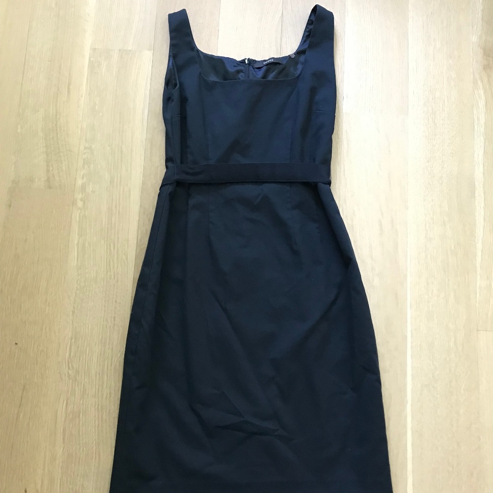 NAVY BELTED TAHARI SQUARE-NECK DRESS